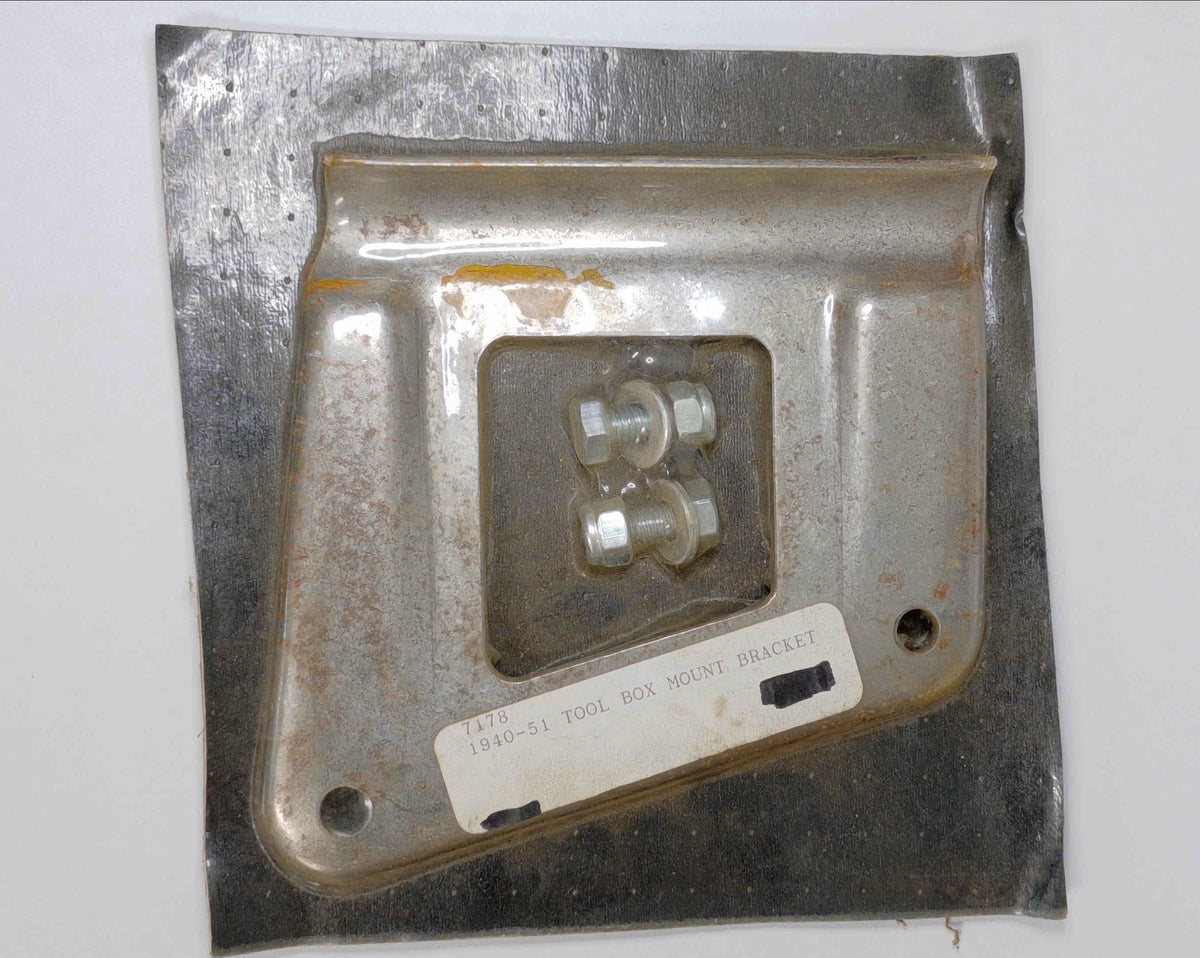 Tool box mount bracket for Harley-Davidson stock rigid frame models 1940-1951